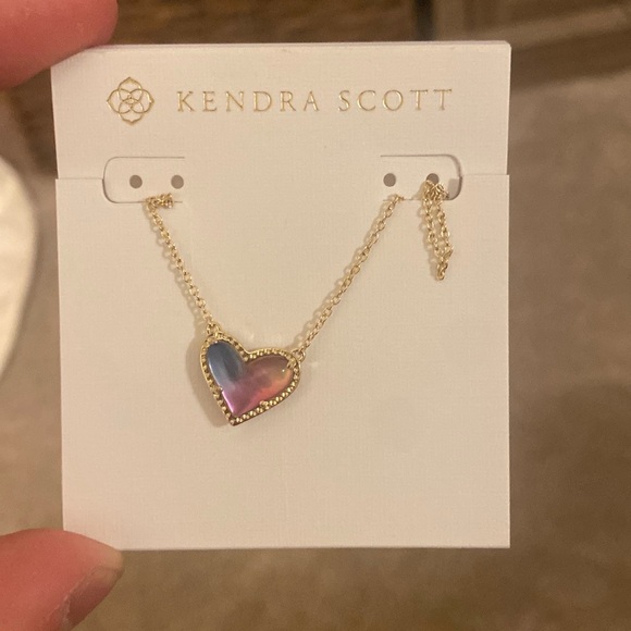 Kendra Scott Heart Necklace - Picture 3 of 4
